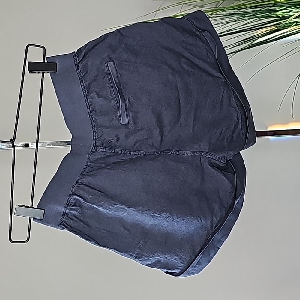 Fahery Linen Blend Cuffed Shorts in Navy - Picture 4 of 9
